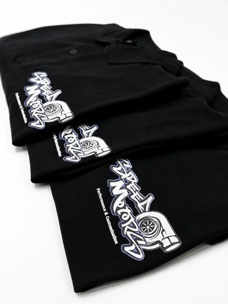 Impression DTF du logo Speed Motors sur t-shirts noirs