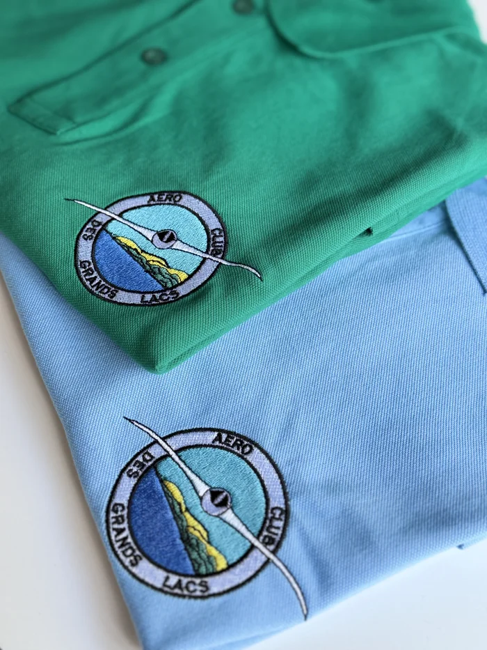 Polo brodé au logo de l’aéroclub