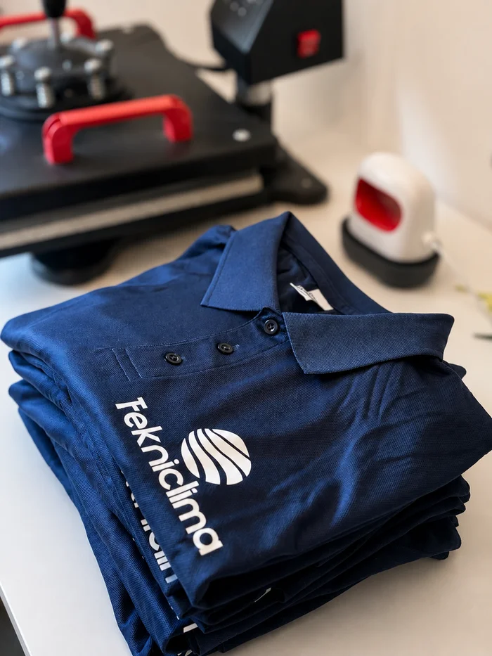Vêtements de travail personnalisés en DTF pour Tekniclima