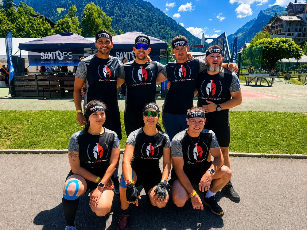 Équipe en t-shirts sérigraphiés sur la Spartan Race